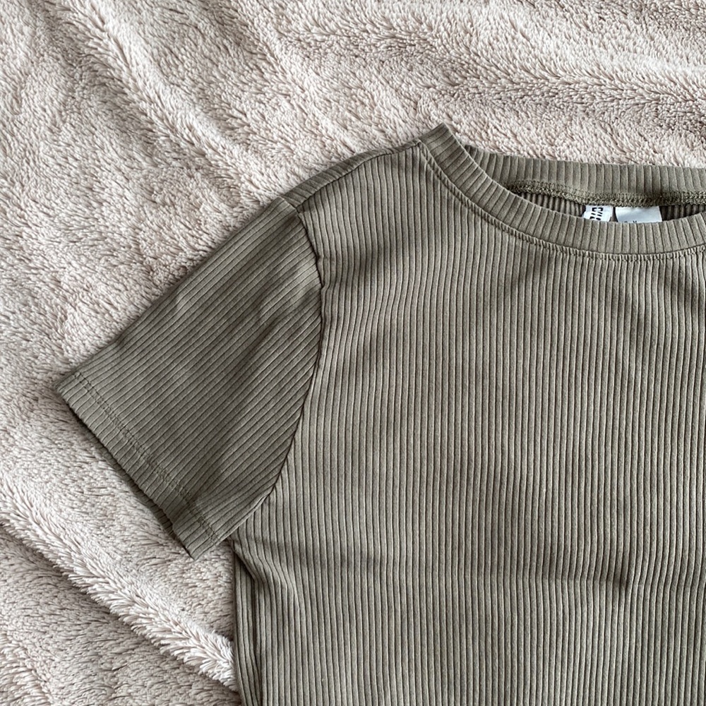 H&M tee